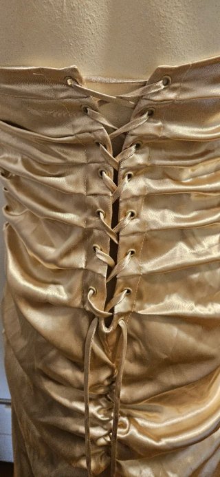 Vestido de fiesta dorado champan