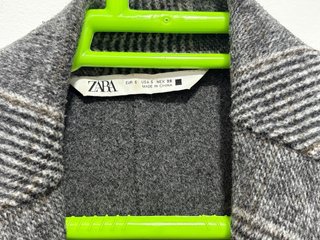 Abrigo Zara cuadros Talla S