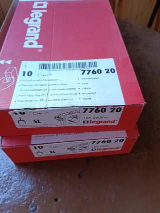 Enchufes Legrand (sin embellecedor) - Pack 20