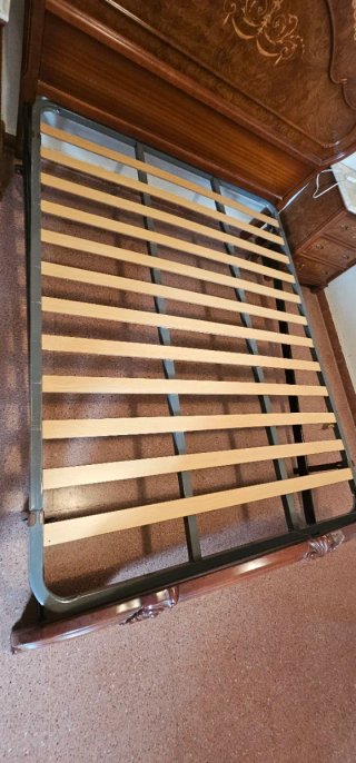Conjunto dormitorio: Cama, 2 mesitas y armario