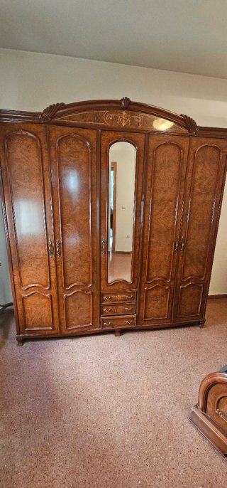 Conjunto dormitorio: Cama, 2 mesitas y armario