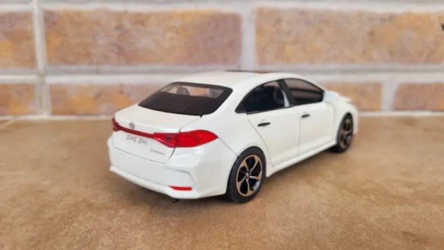 Toyota Corolla a escala