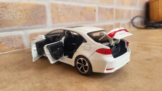 Toyota Corolla a escala