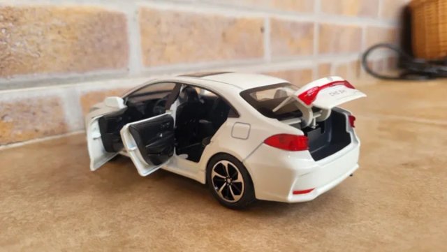 Toyota Corolla a escala