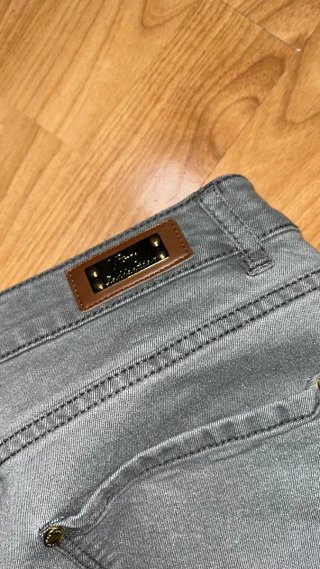 Pantalón vaquero mujer gris
