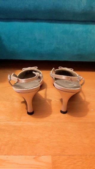 Zapatos de tacón beige Menbur