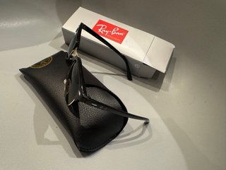 Gafas de Sol Ray-Ban Clubmaster Negras y Doradas