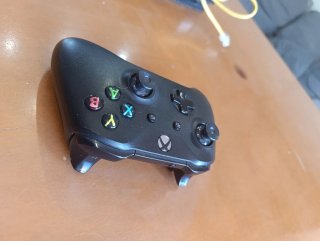 Xbox One + Mando + Cables + FC 25