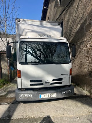 Nissan Atleon 2005