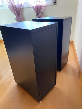 Mesa escritorio con cajoneras y silla