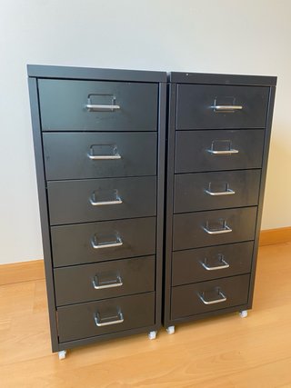 Mesa escritorio con cajoneras y silla