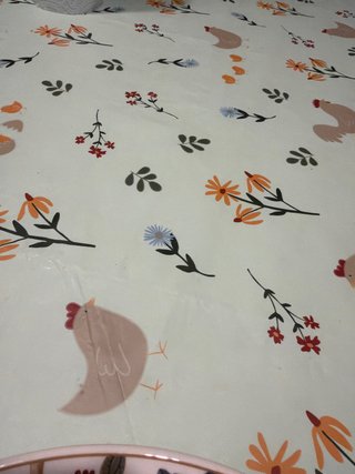 Mantel plástico estampado flores y gallinas