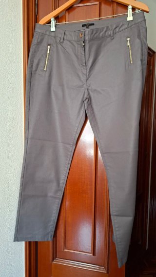 Pantalón gris efecto piel