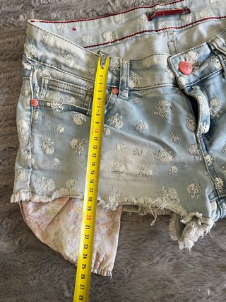 Shorts vaqueros con estampado de calaveras vintage