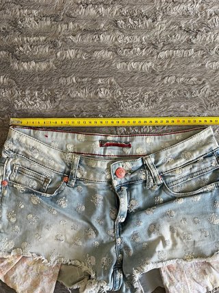 Shorts vaqueros con estampado de calaveras vintage