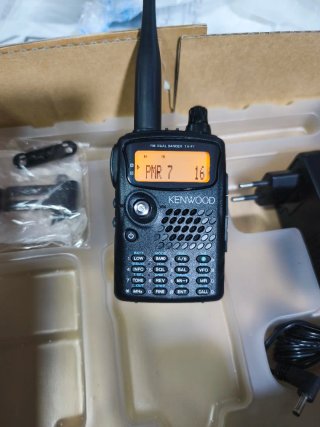 Kenwood TH-F7E Walkie Talkie Dual Bander