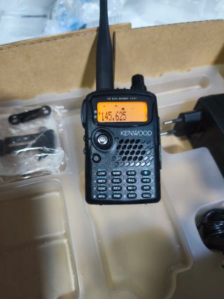 Kenwood TH-F7E Walkie Talkie Dual Bander