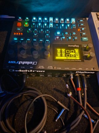 Elektron Digitone Sintetizador Digital