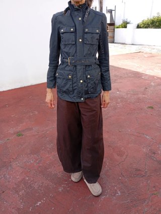 Chaqueta encerada mujer negra