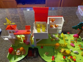 Granja Pinypon con figuras y accesorios