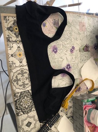 Reggiseno sportivo nero con bottoni
