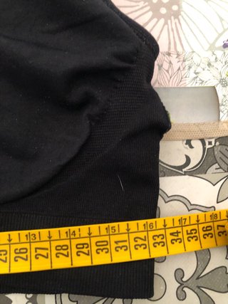 Reggiseno sportivo nero con bottoni