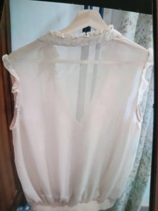 Blusa volantes beige Talla M