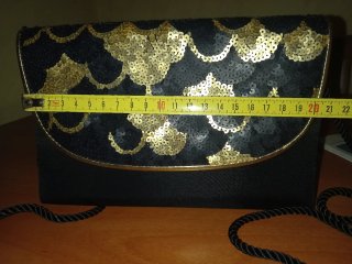 Bolso de fiesta negro y dorado