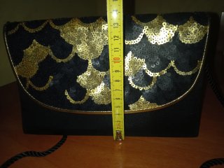 Bolso de fiesta negro y dorado