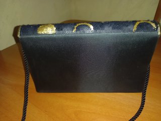 Bolso de fiesta negro y dorado