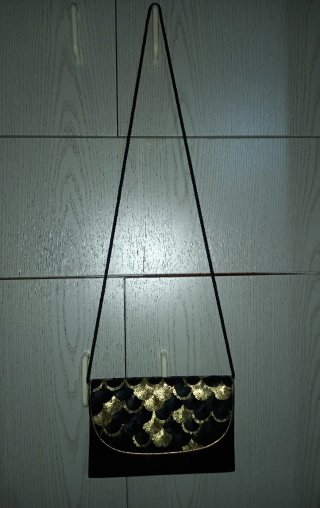 Bolso de fiesta negro y dorado
