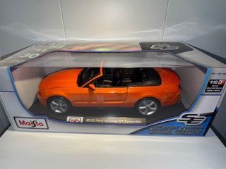 1:18  Ford Mustang GT Convertible 2010