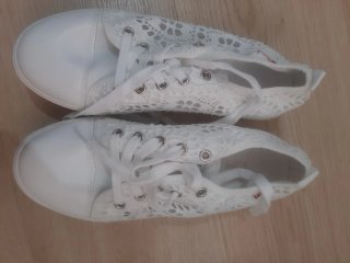 Zapatillas blancas de encaje