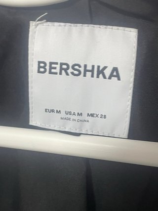 Cazadora polipiel Bershka tachuelas negra