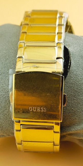 Reloj Guess Phoenix nuevo dorado