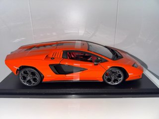 1:18 Lamborghini Countach LPI 800-4