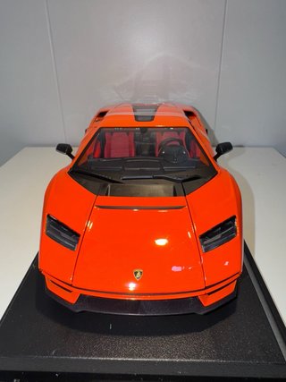 1:18 Lamborghini Countach LPI 800-4