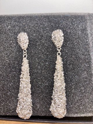 Pendientes largos plateados