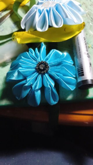 Flores de tela y saten  precio por privado
