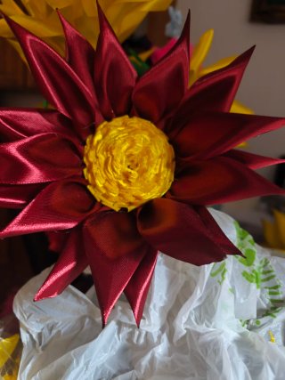 Flores de tela y saten  precio por privado