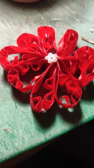 Flores de tela y saten  precio por privado