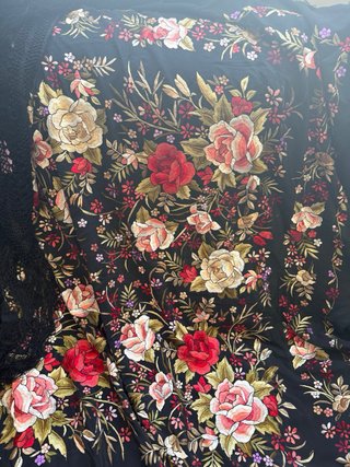 Mantón de Manila Seda Negra Bordado Flores
