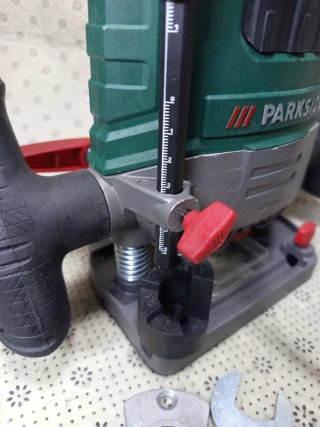 Fresadora Parkside POF 1200 D3