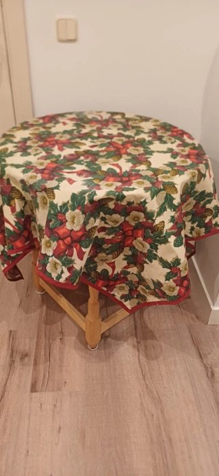 Mesa redonda de madera
