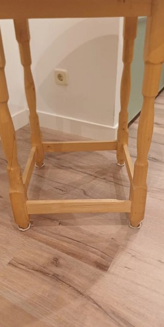 Mesa redonda de madera