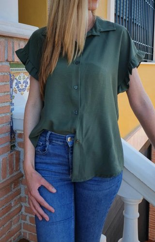 Camisa verde con volantes