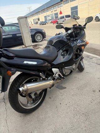 Suzuki gsx 750f katana