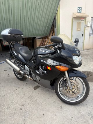 Suzuki gsx 750f katana