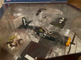 1:48  HOBBY MASTER F4U-1D CORSAIR 1945