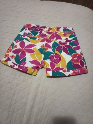 Pantalón corto infantil estampado floral